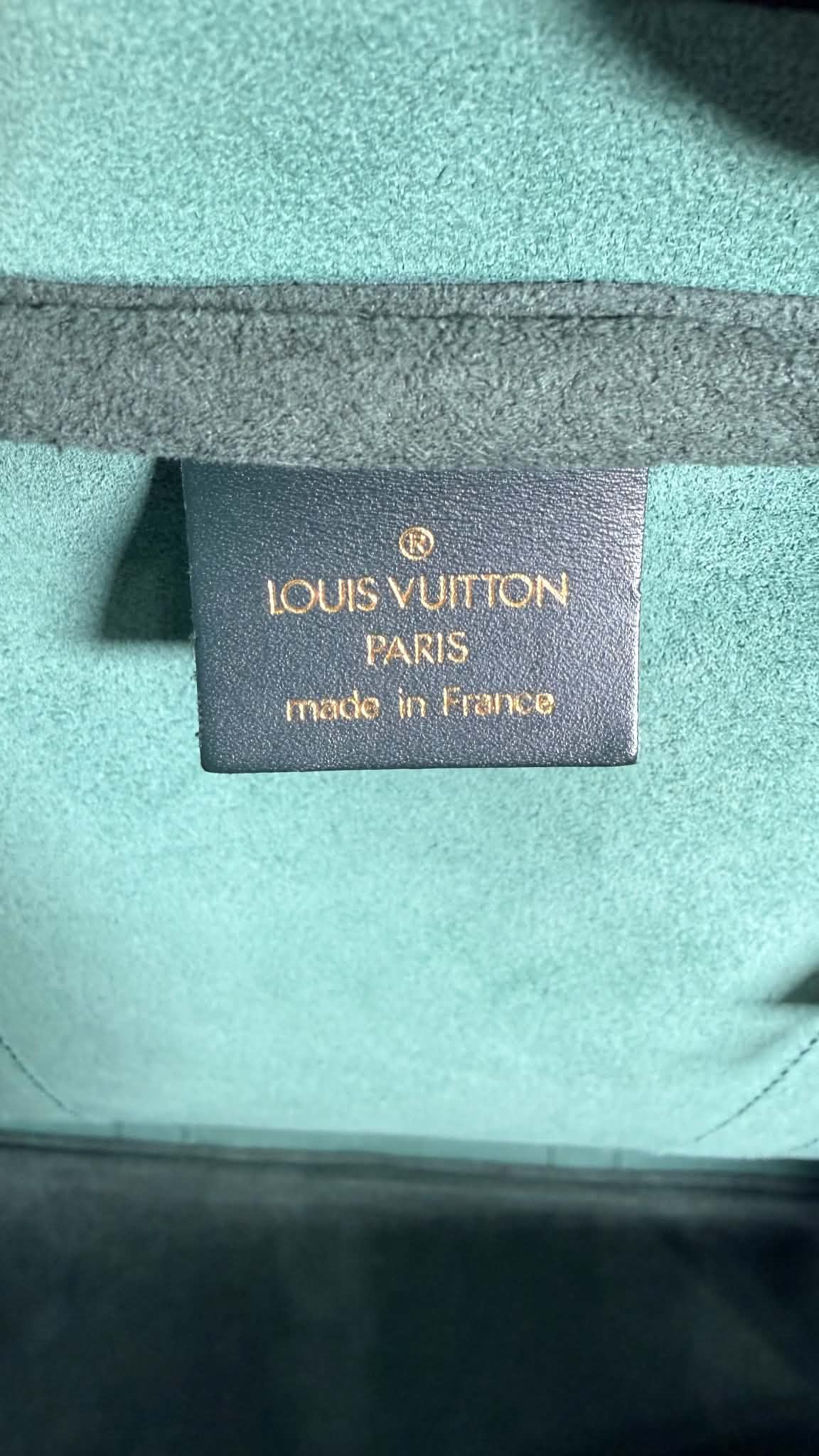 Louis Vuitton Vintage Kendall Taiga Leather Travel Bag