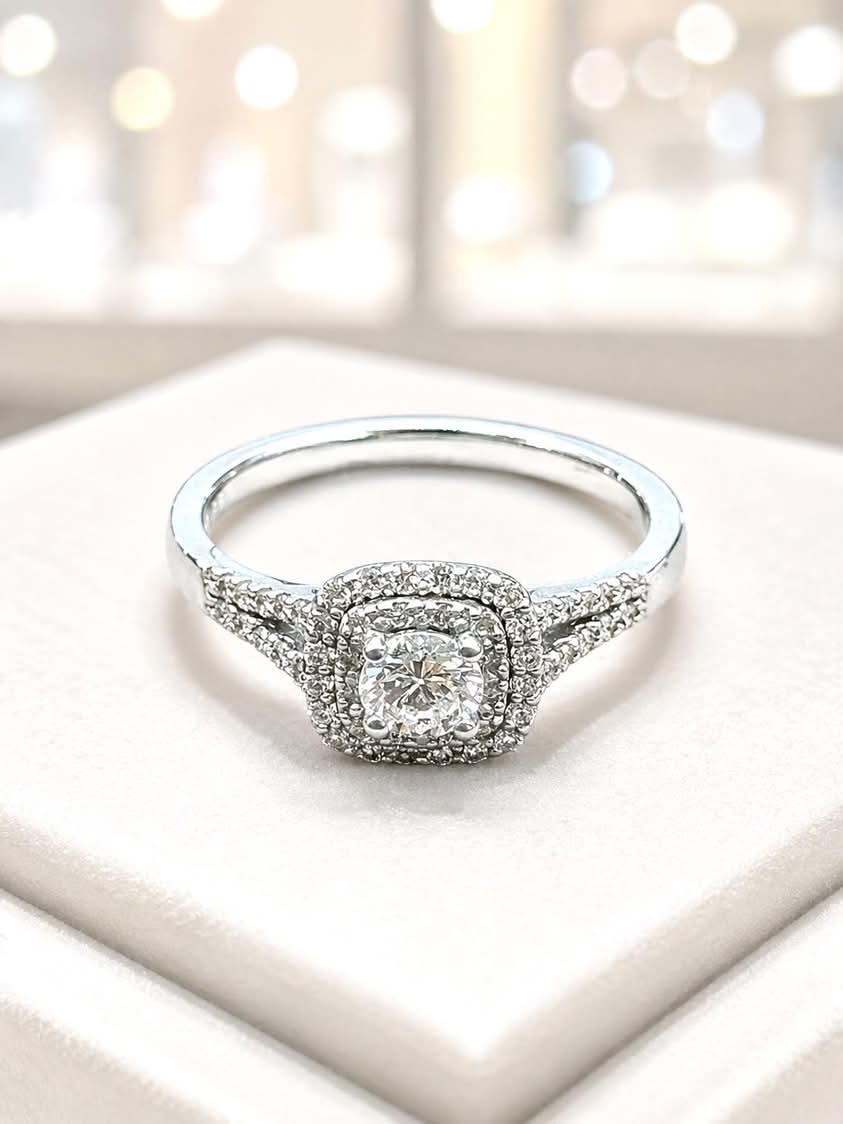Diamond Halo Ring in 18K White Gold
