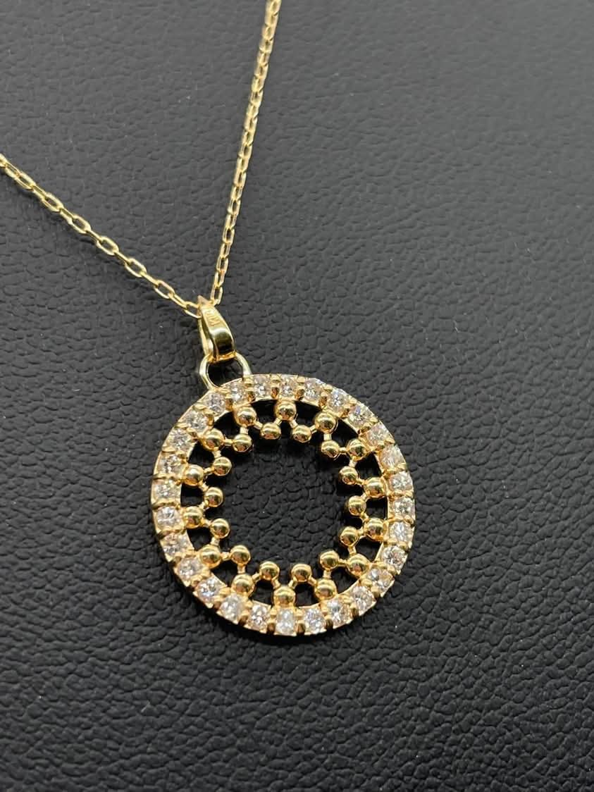 Round Diamond Wheel Necklace 18K Yellow Gold