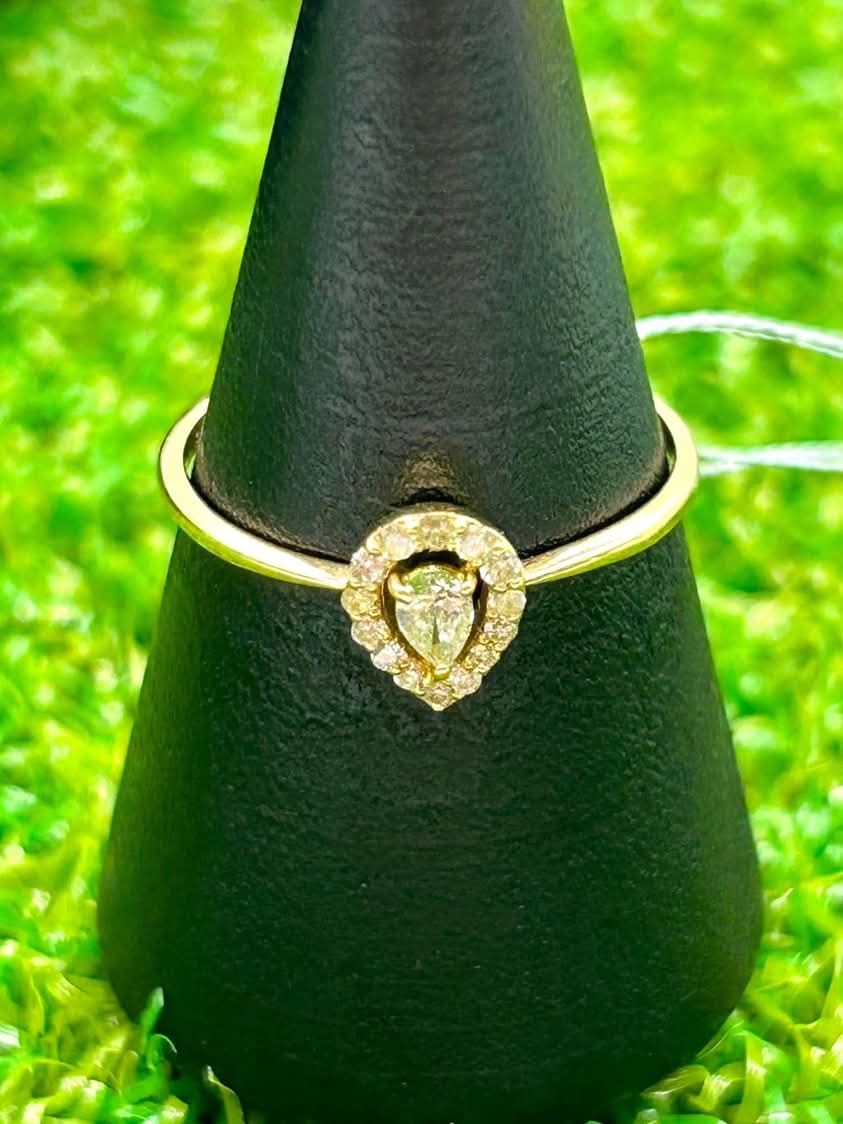 Tear Drop Diamond Ring in 18K Yellow Gold