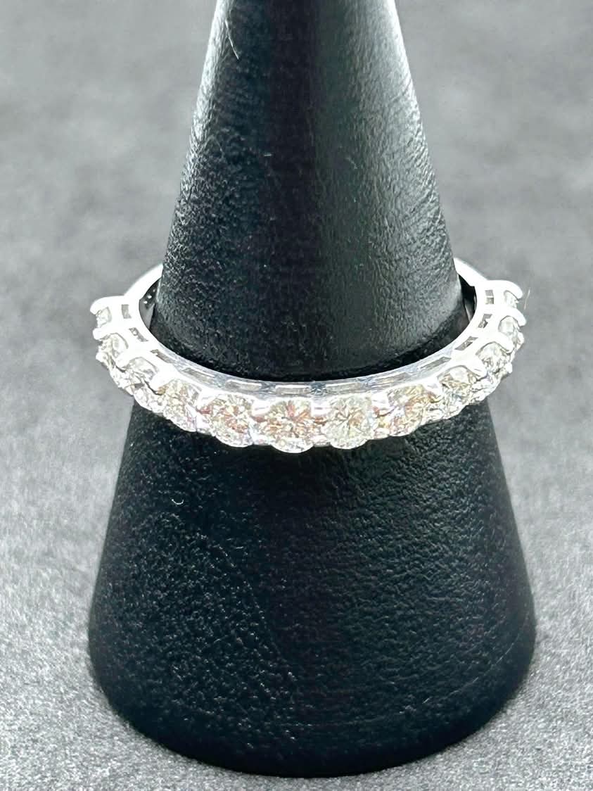 Diamond Ring in 18K White Gold