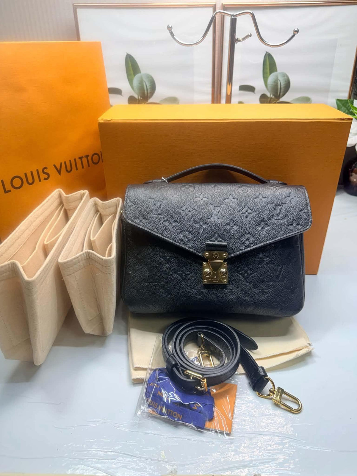 Louis Vuitton Metis Noir