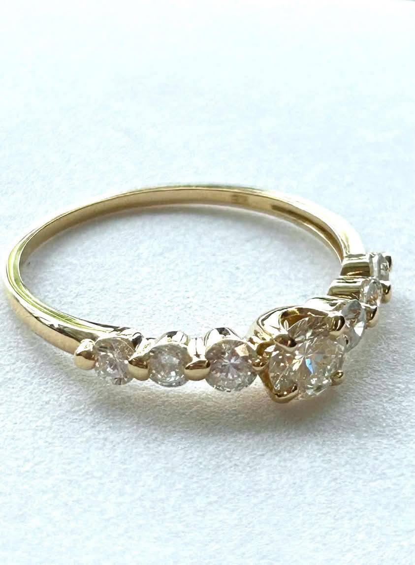 Diamond and 18K Yellow Gold Ring