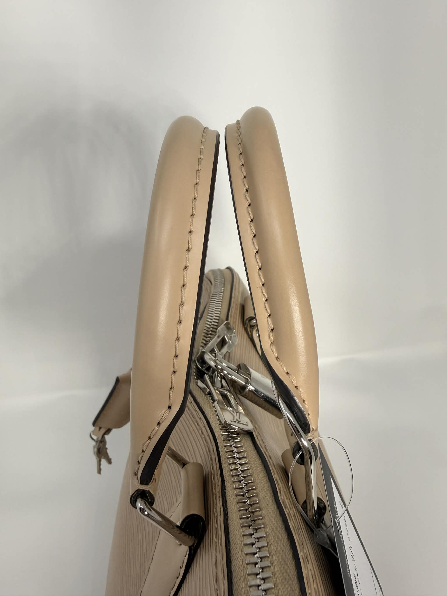 Louis Vuitton Alma MM Epi Tan