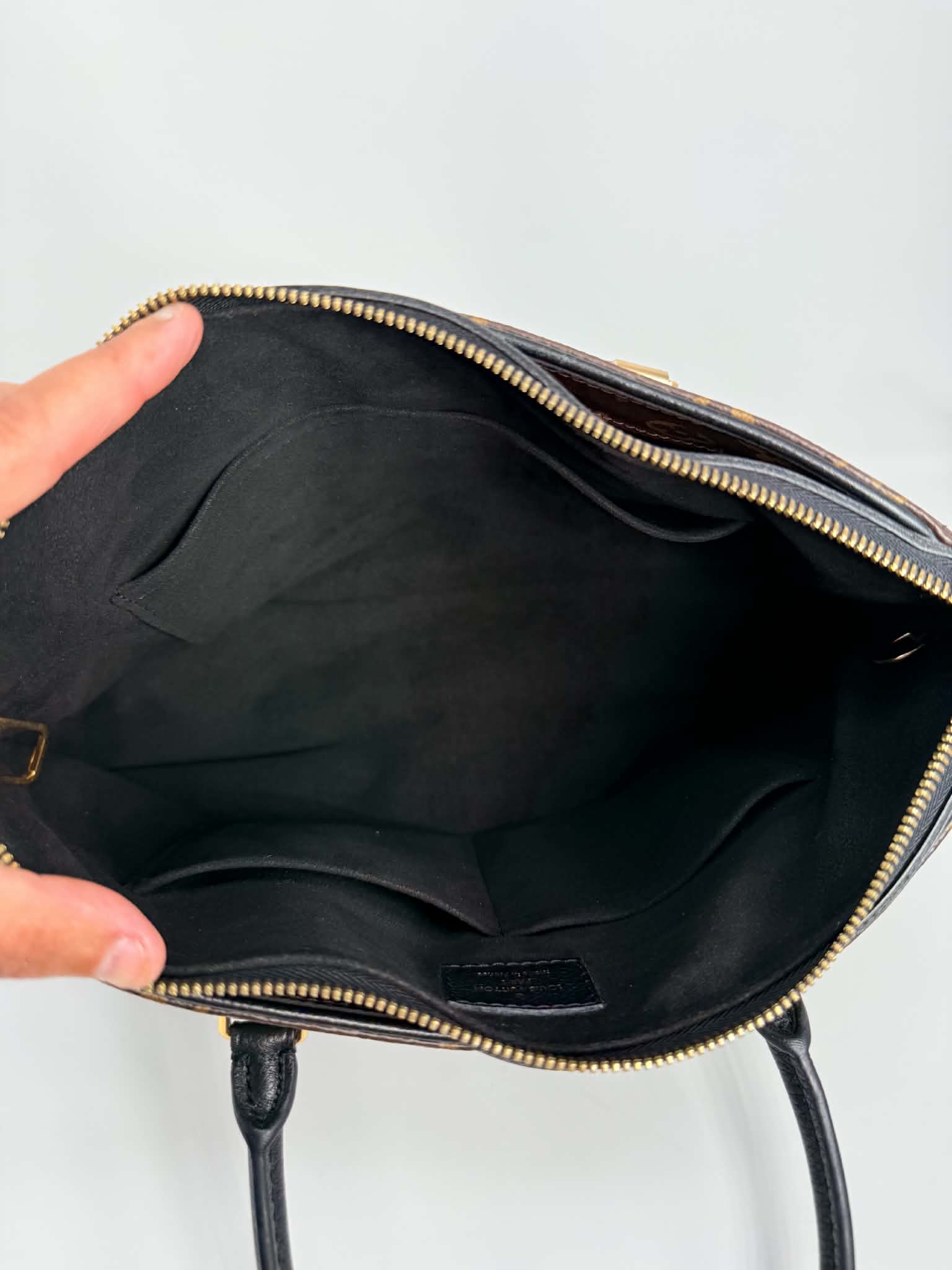 Louis Vuitton Pallas Noir MM