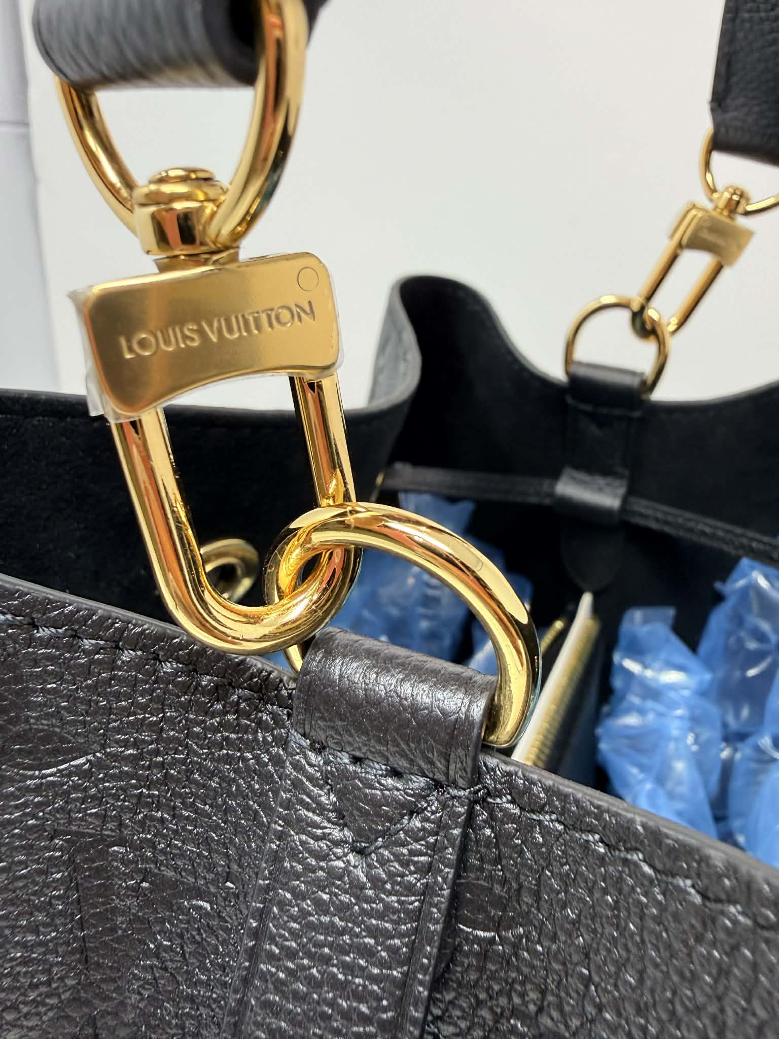 Louis Vuitton Neonoe MM Black Empreinte Leather with two Straps