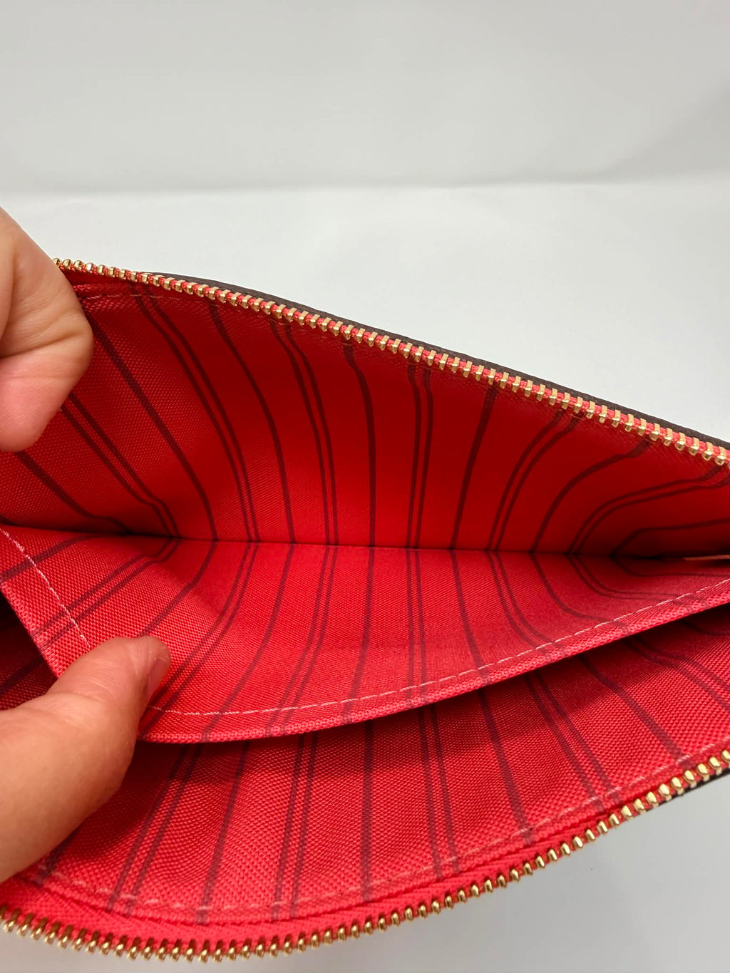 Louis Vuitton NF Pouch MM *Coral* Interior