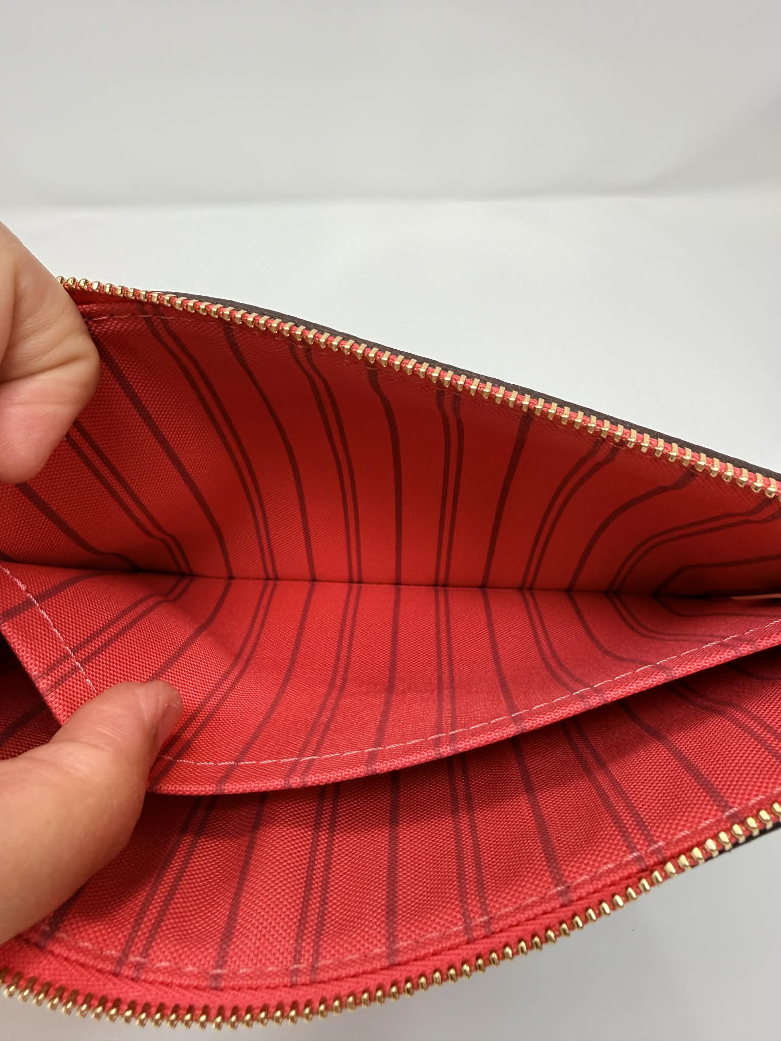 Louis Vuitton NF Pouch MM *Coral* Interior