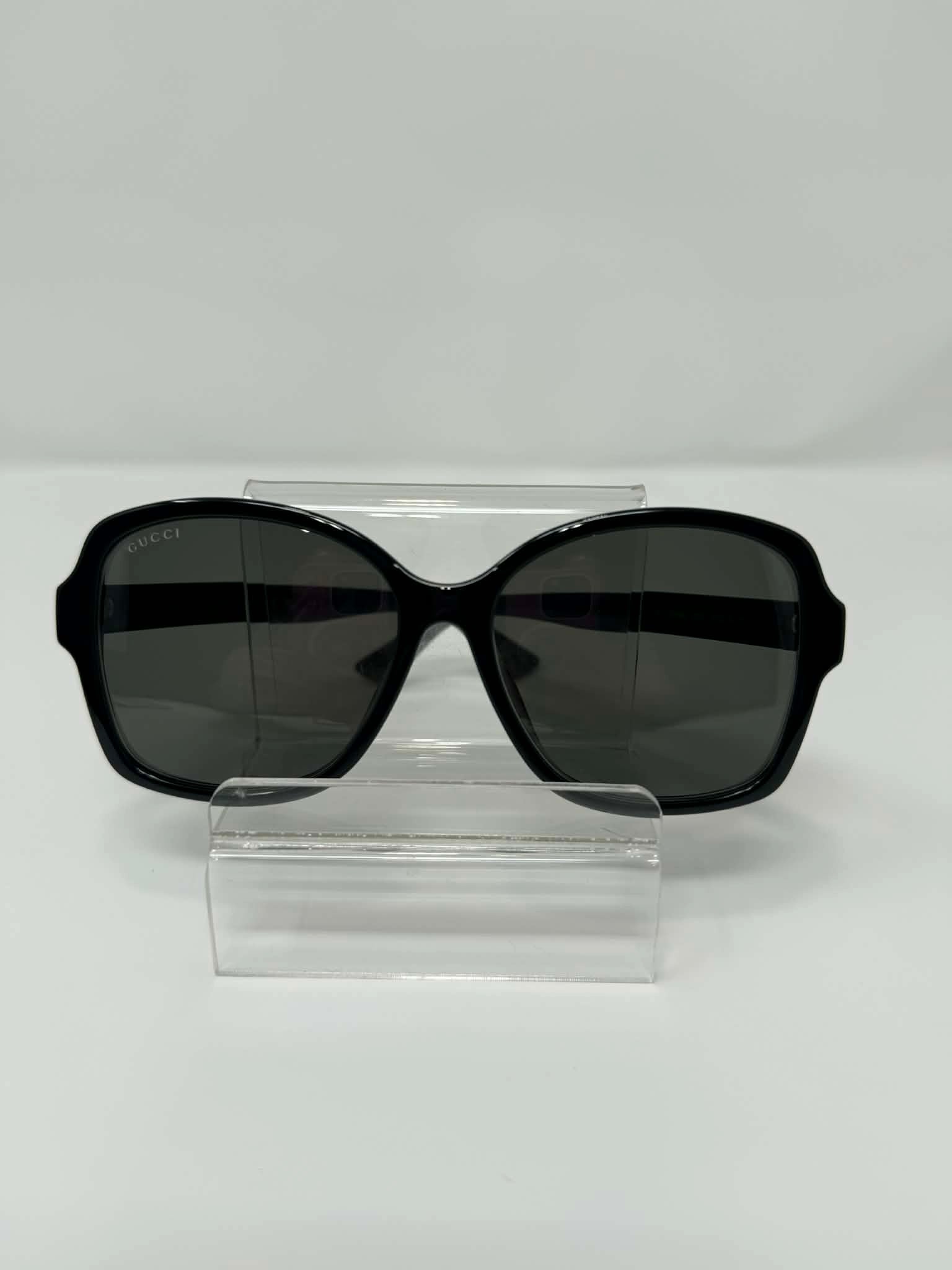 Gucci Sunglasses with Box & Pouch