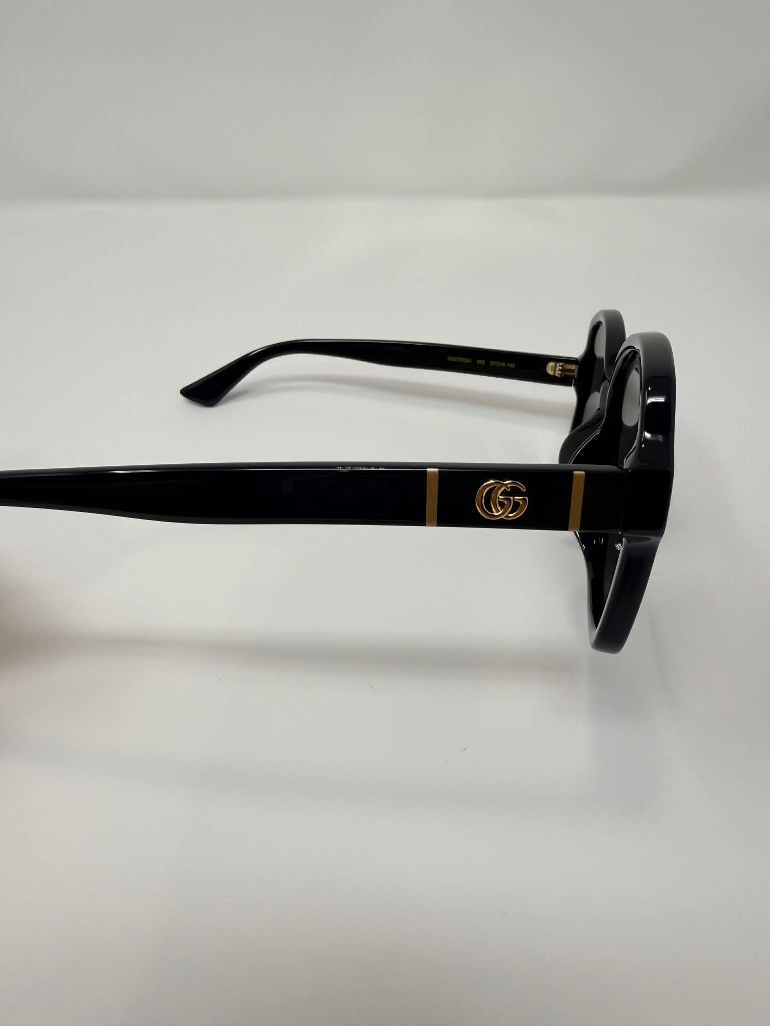 Gucci Sunglasses with Box & Pouch