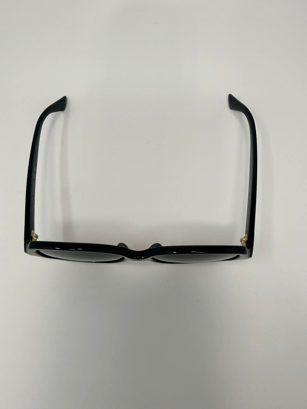 Gucci Sunglasses with Box & Pouch