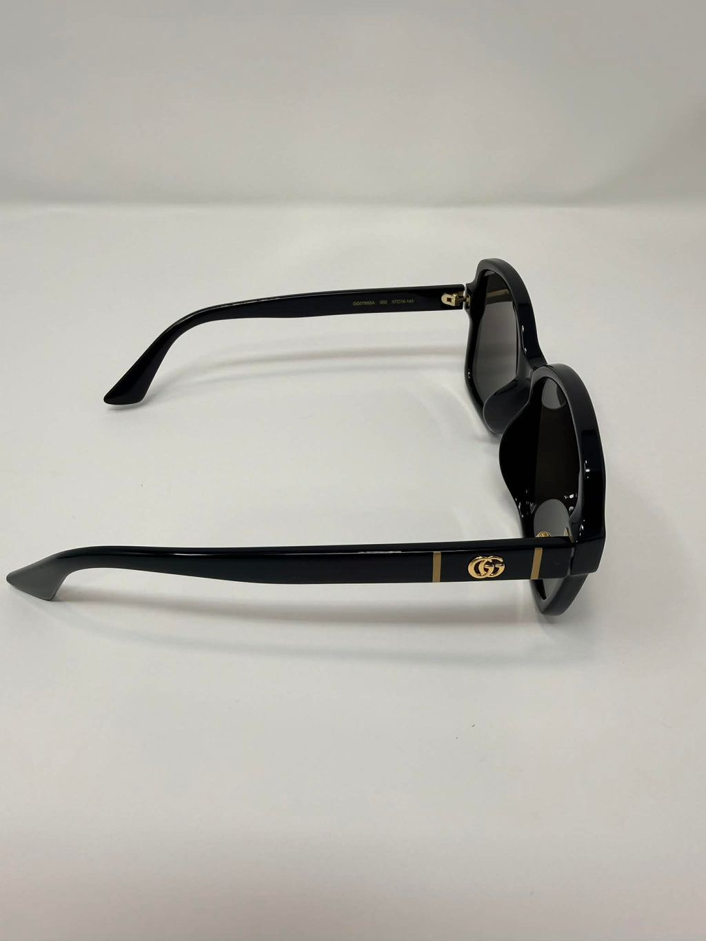 Gucci Sunglass with Box and Pouch