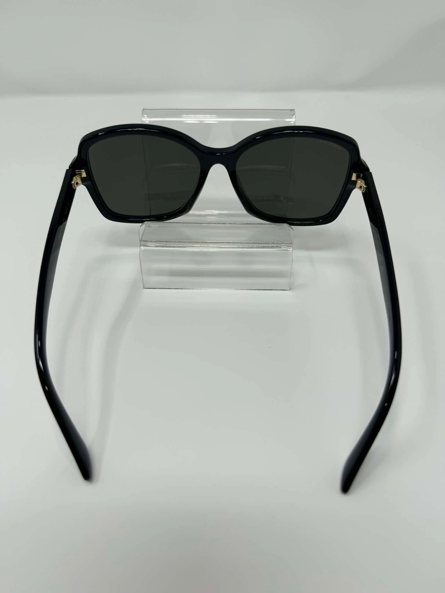 Gucci Sunglass with Box and Pouch