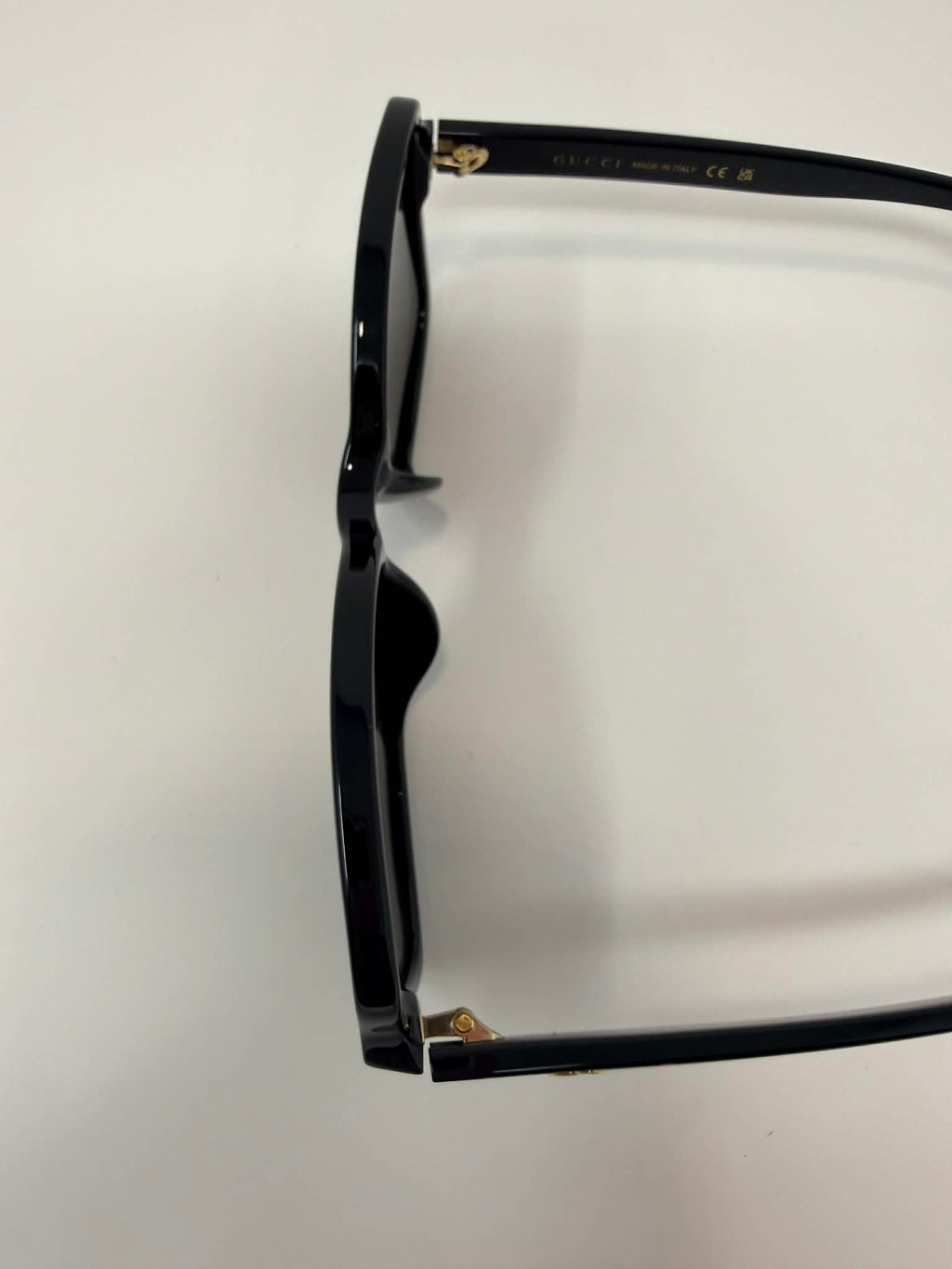 Gucci Sunglass with Box and Pouch
