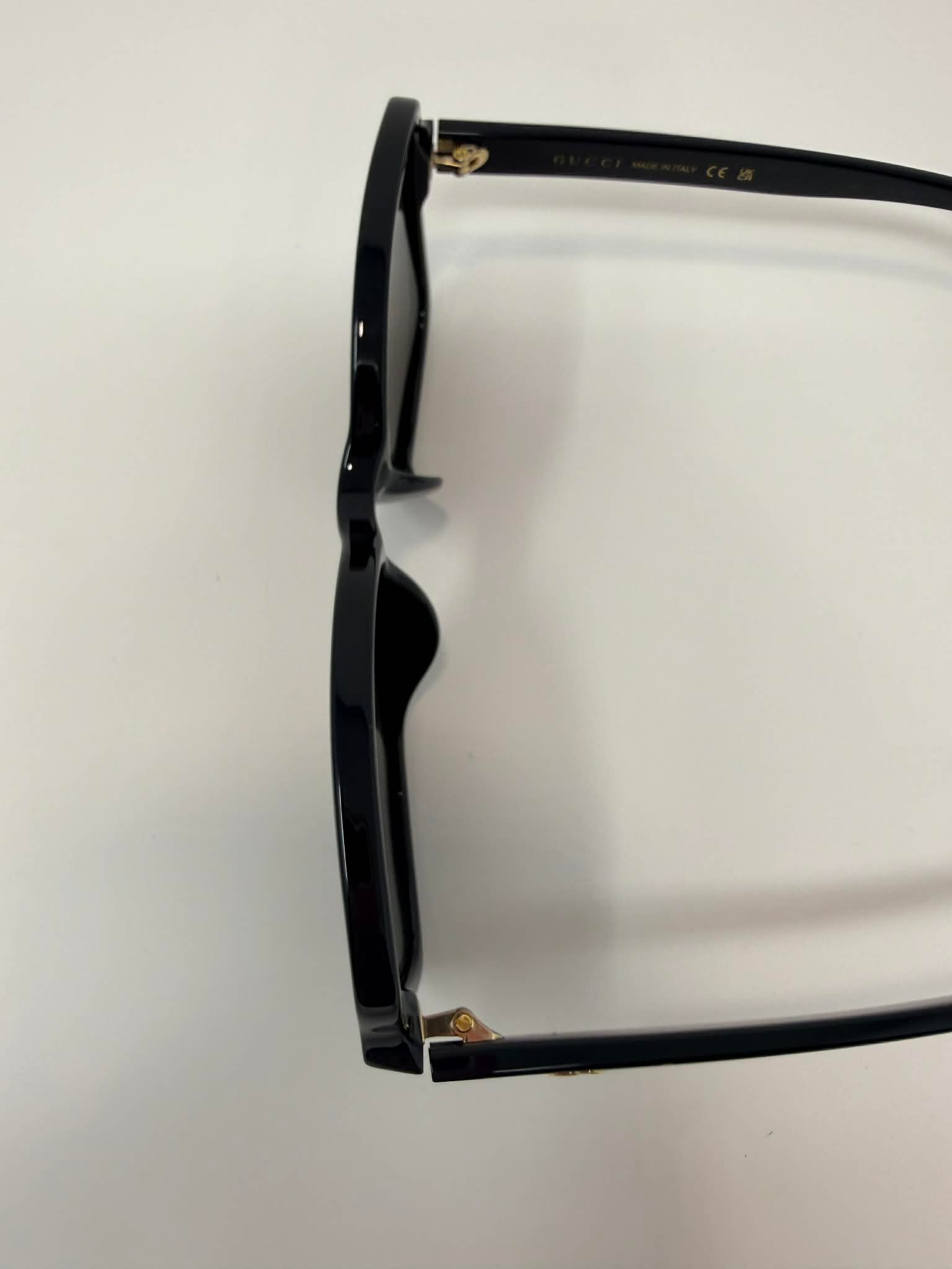 Gucci Sunglass with Box and Pouch
