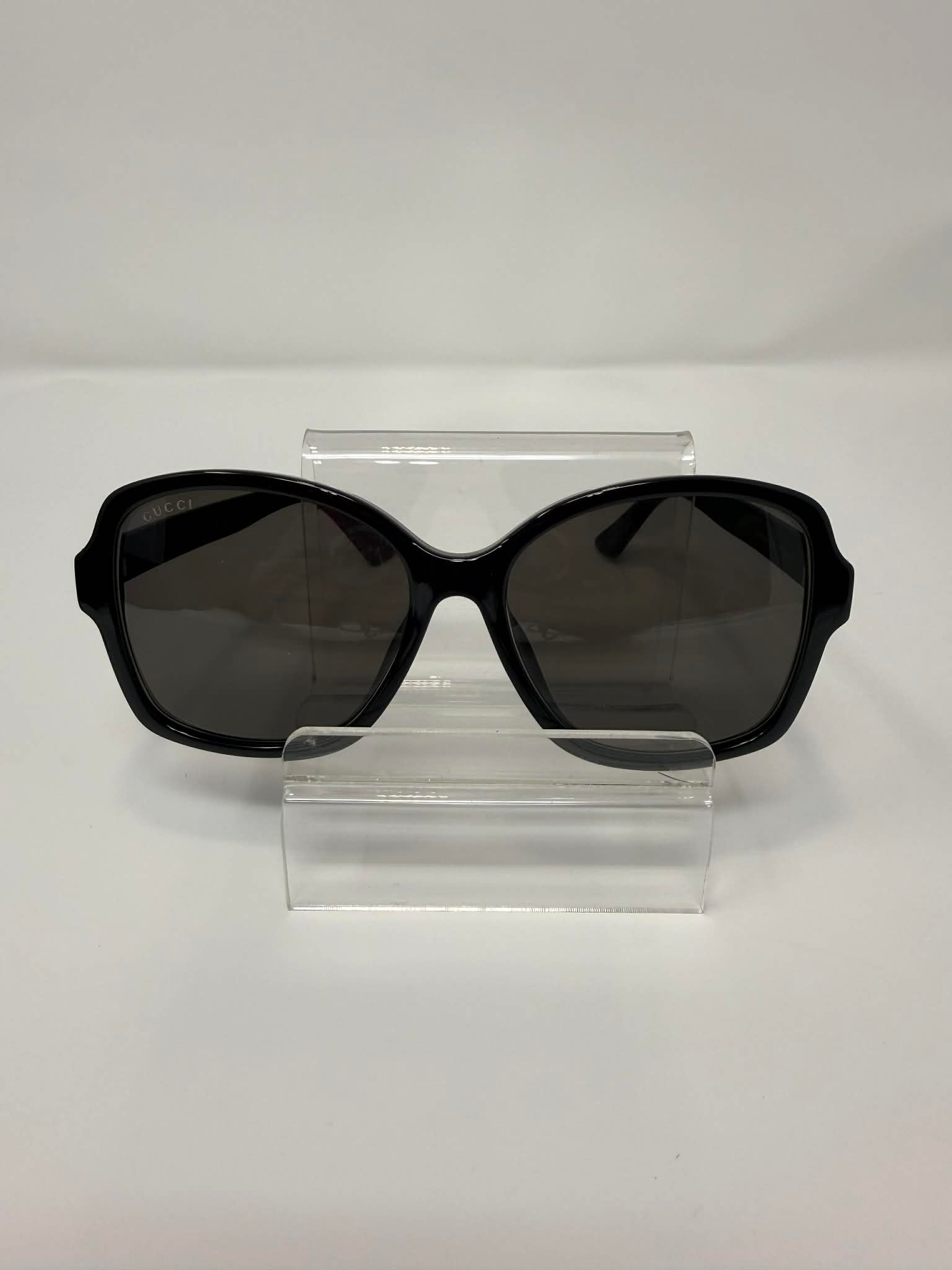Gucci Sunglass with Box and Pouch