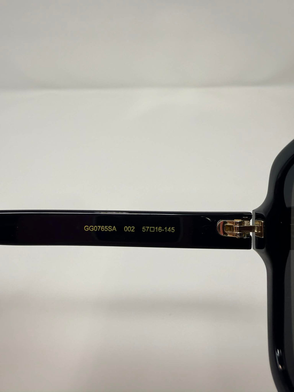 Gucci Sunglass with Box and Pouch