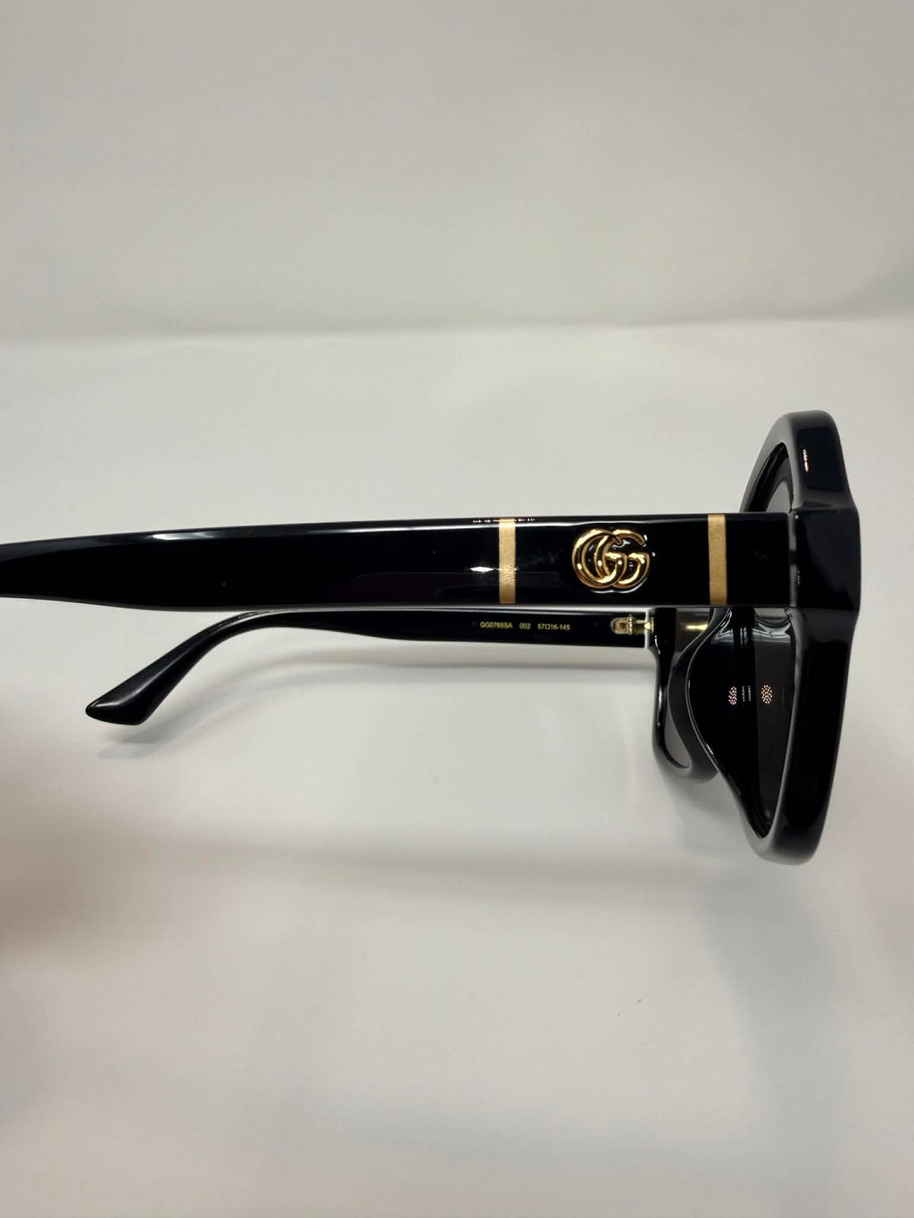 Gucci Sunglass with Box and Pouch