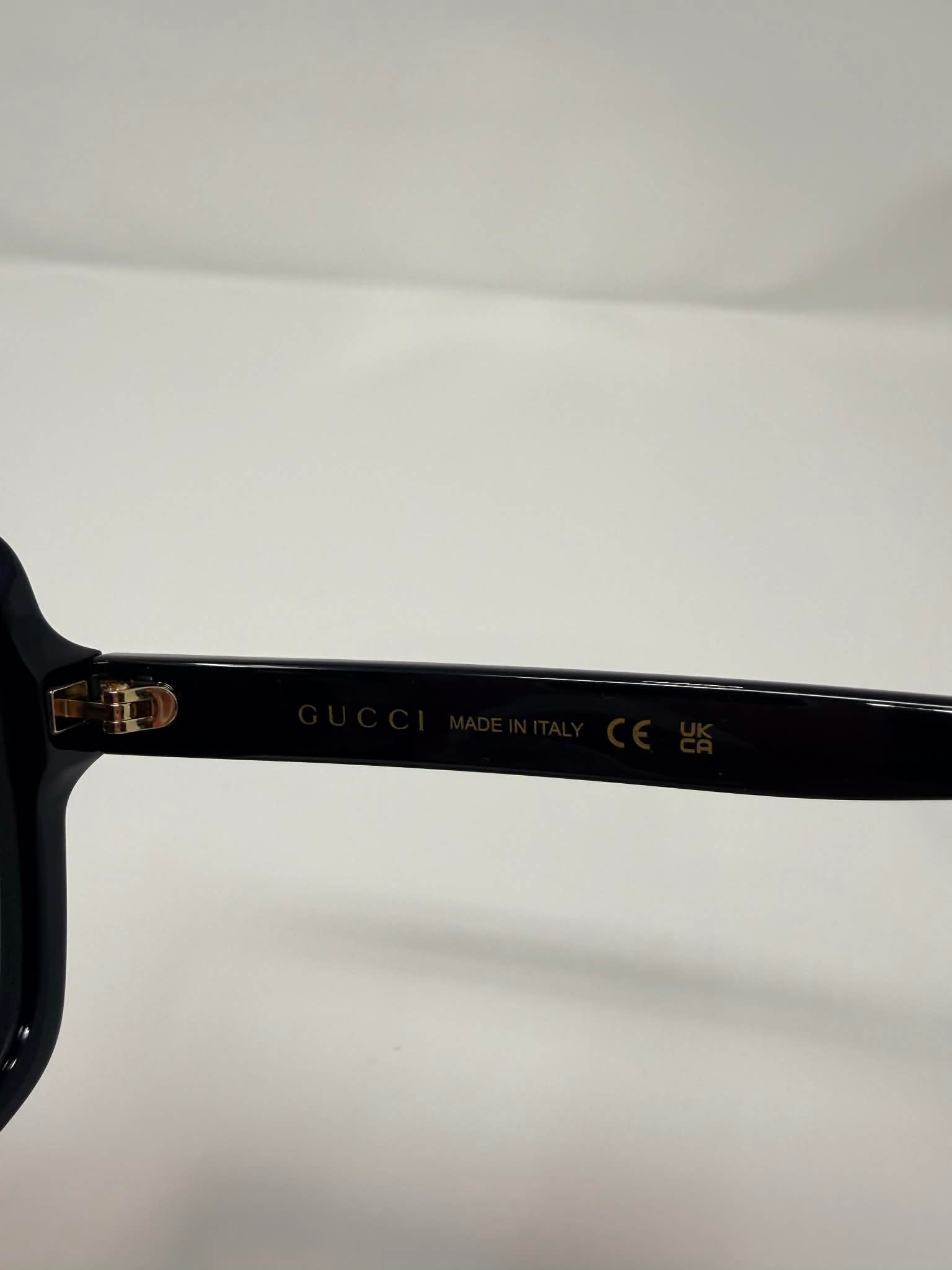Gucci Sunglass with Box and Pouch