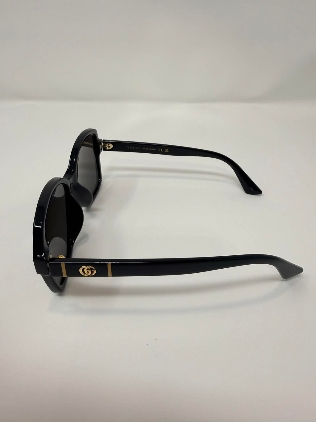 Gucci Sunglass with Box and Pouch