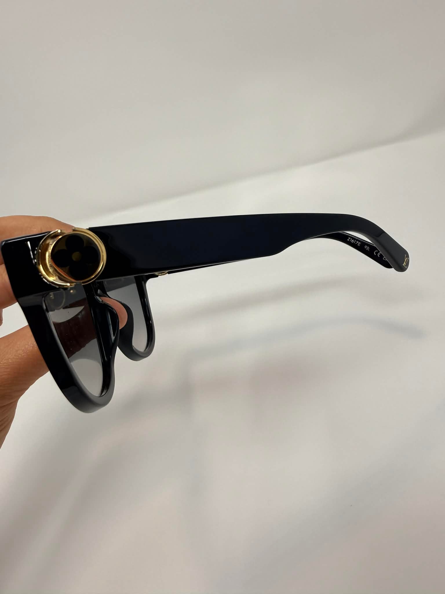Louis Vuitton Sunglasses with Box and Pouch