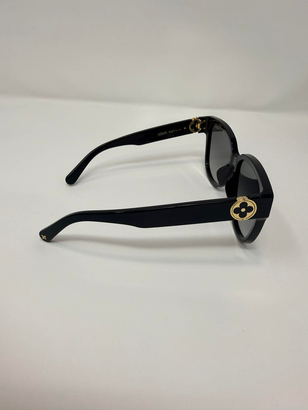 Louis Vuitton Sunglasses with Box and Pouch