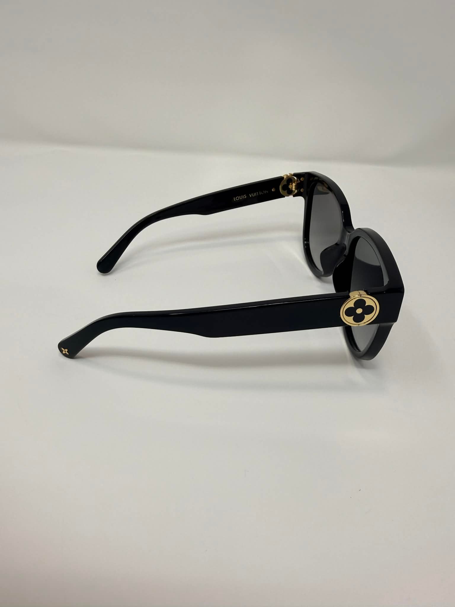 Louis Vuitton Sunglasses with Box and Pouch