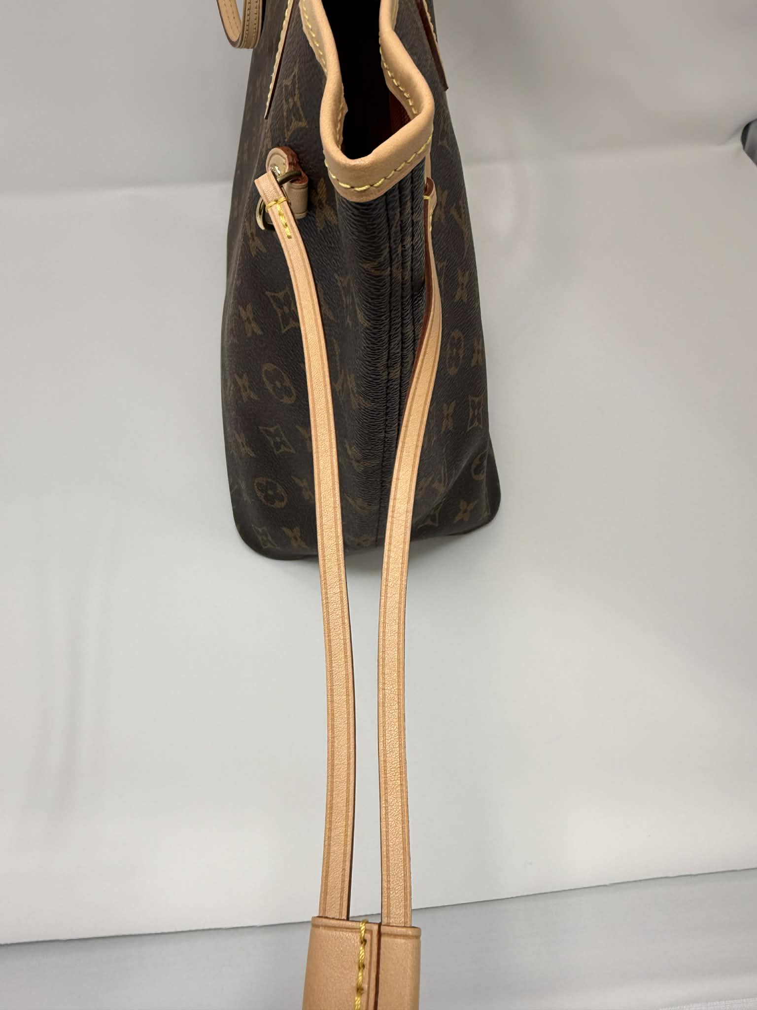 Louis Vuitton Neverfull Red Interior