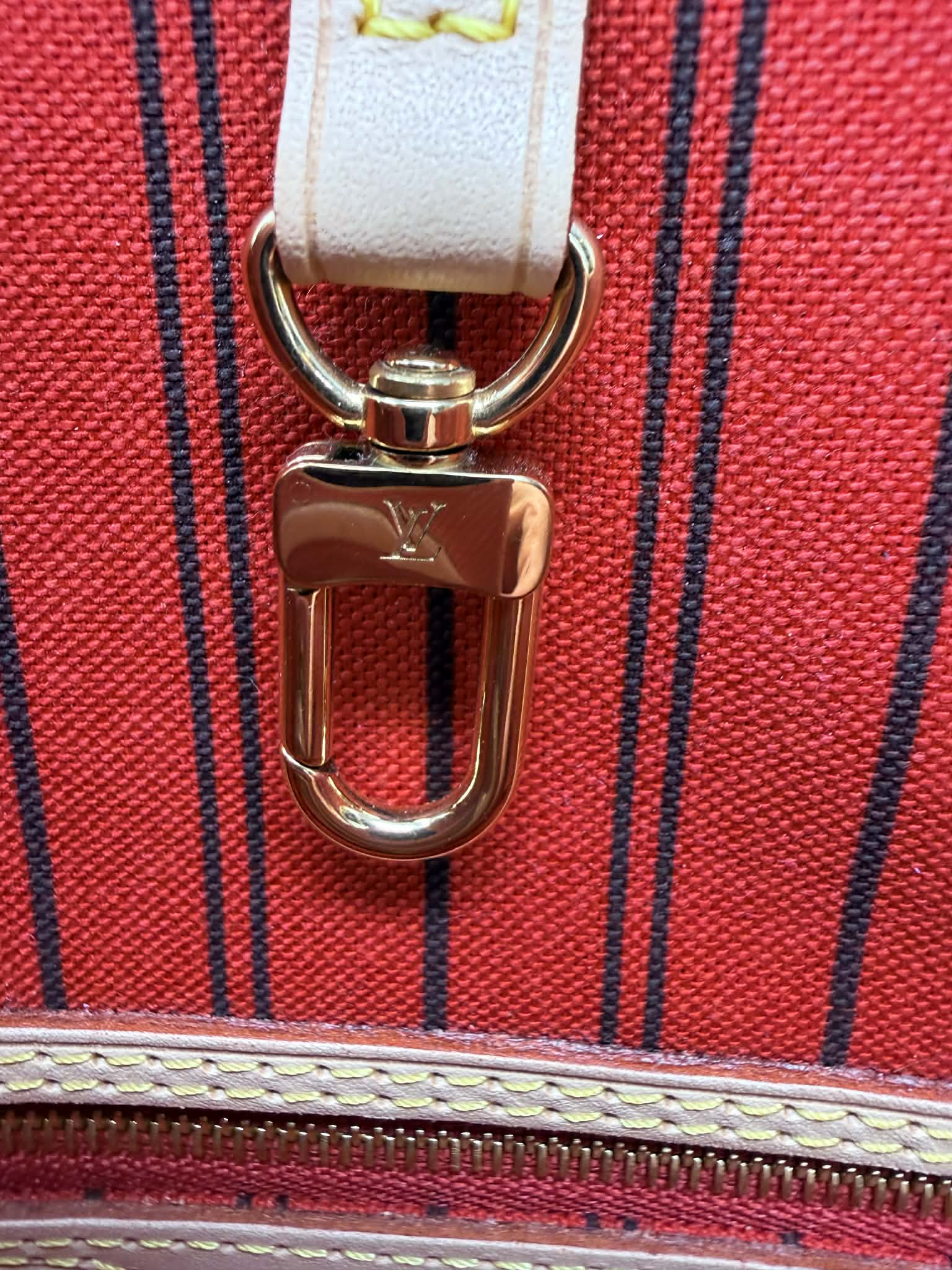Louis Vuitton Neverfull Red Interior