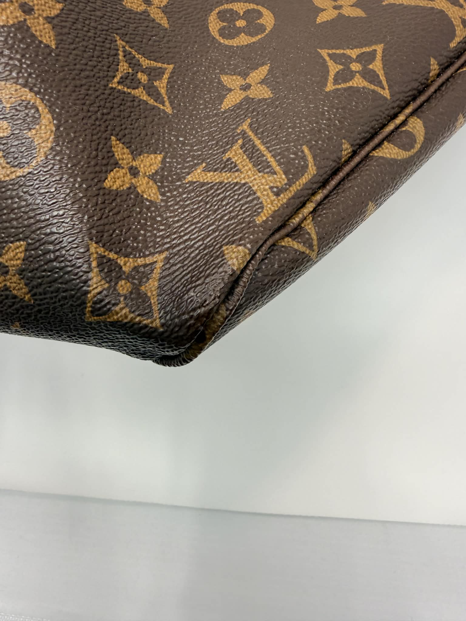 Louis Vuitton Neverfull Red Interior