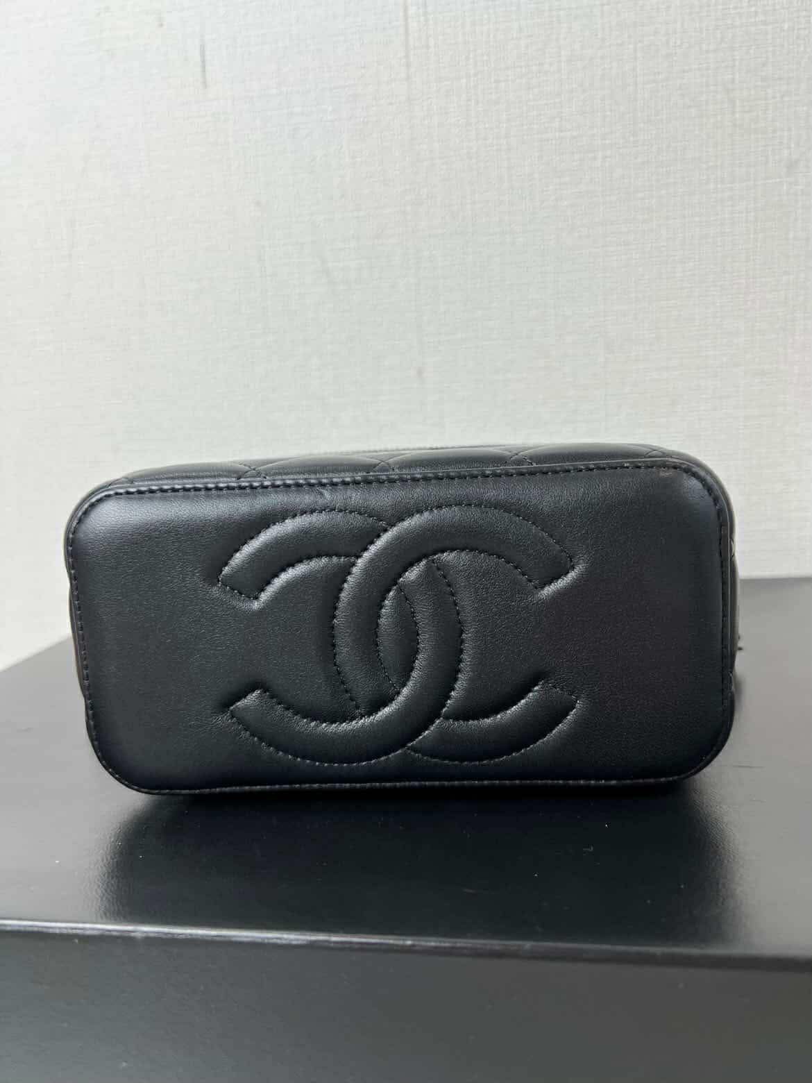 Chanel Lambskin Quilted Small Top Handle Vanity Case With Chain Black