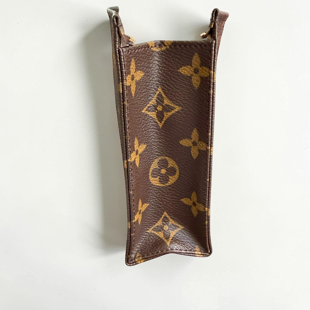 Louis Vuitton	Toiletry 19 Monogram