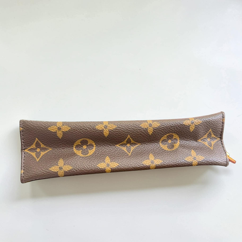 Louis Vuitton	Toiletry 19 Monogram