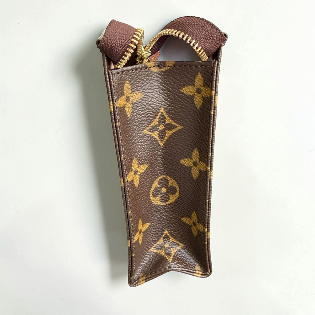 Louis Vuitton	Toiletry 19 Monogram