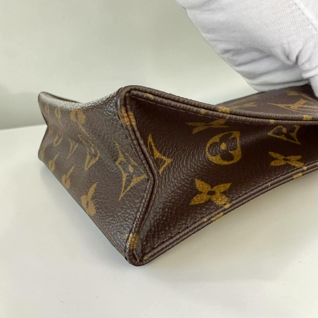 Louis Vuitton	Toiletry 19 Monogram