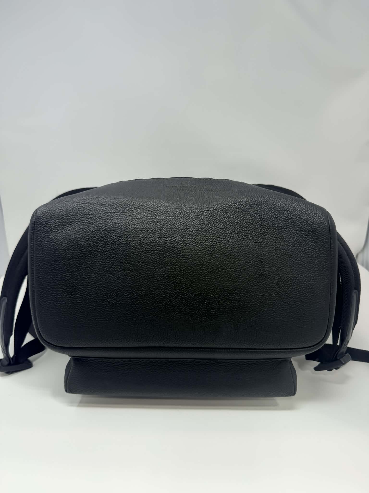 Louis Vuitton	Takeoff Backpack Aerogram Collection Black