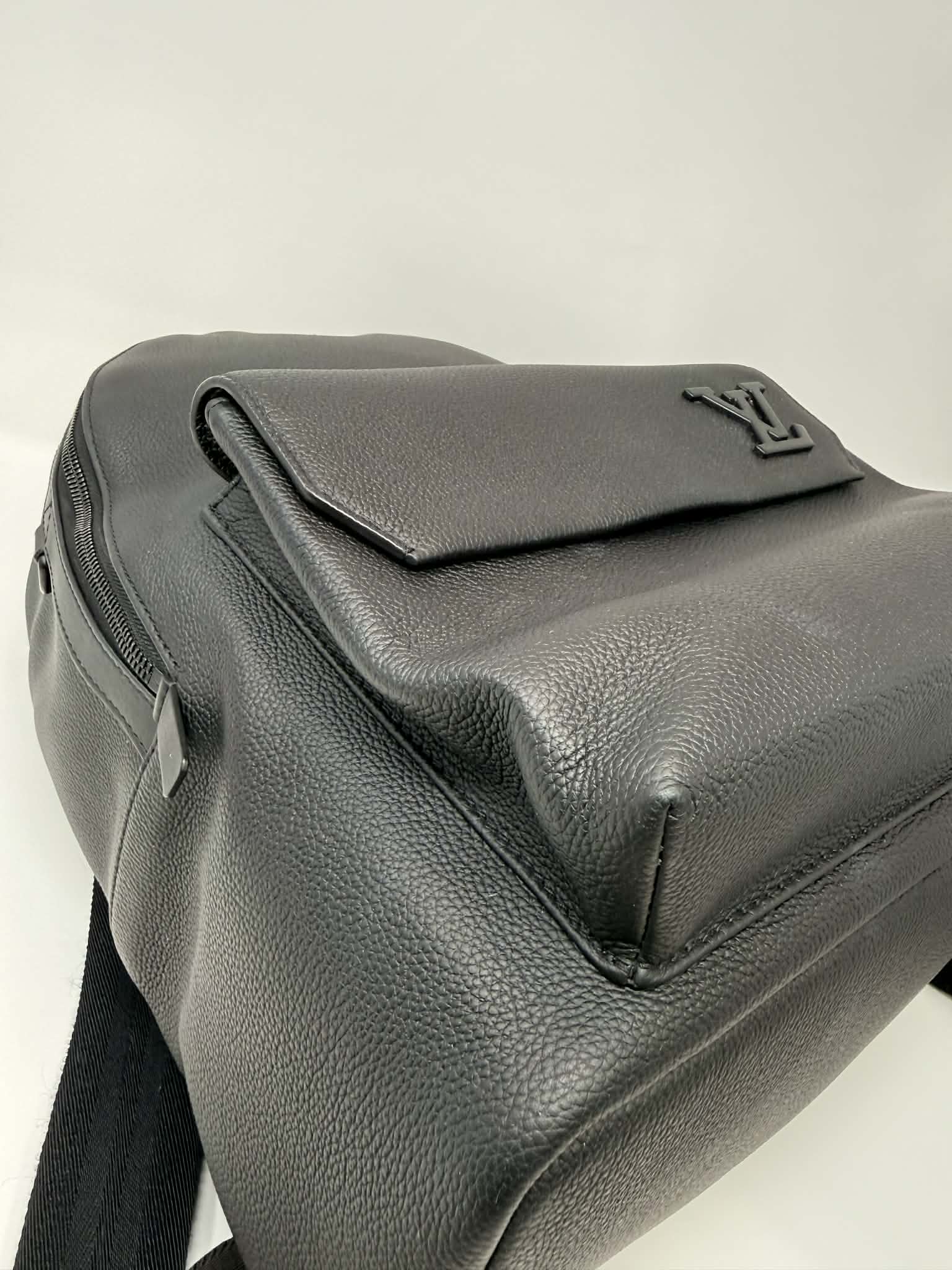Louis Vuitton	Takeoff Backpack Aerogram Collection Black