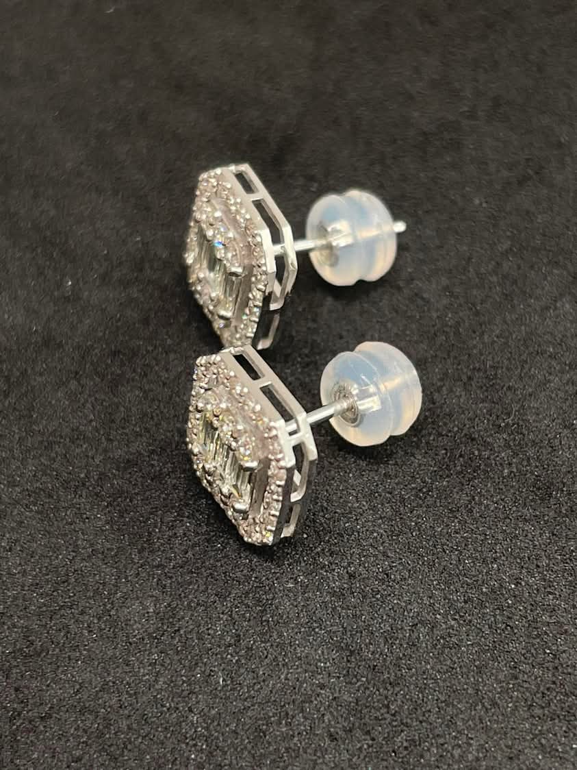 Diamond and Halo in 18K White Gold