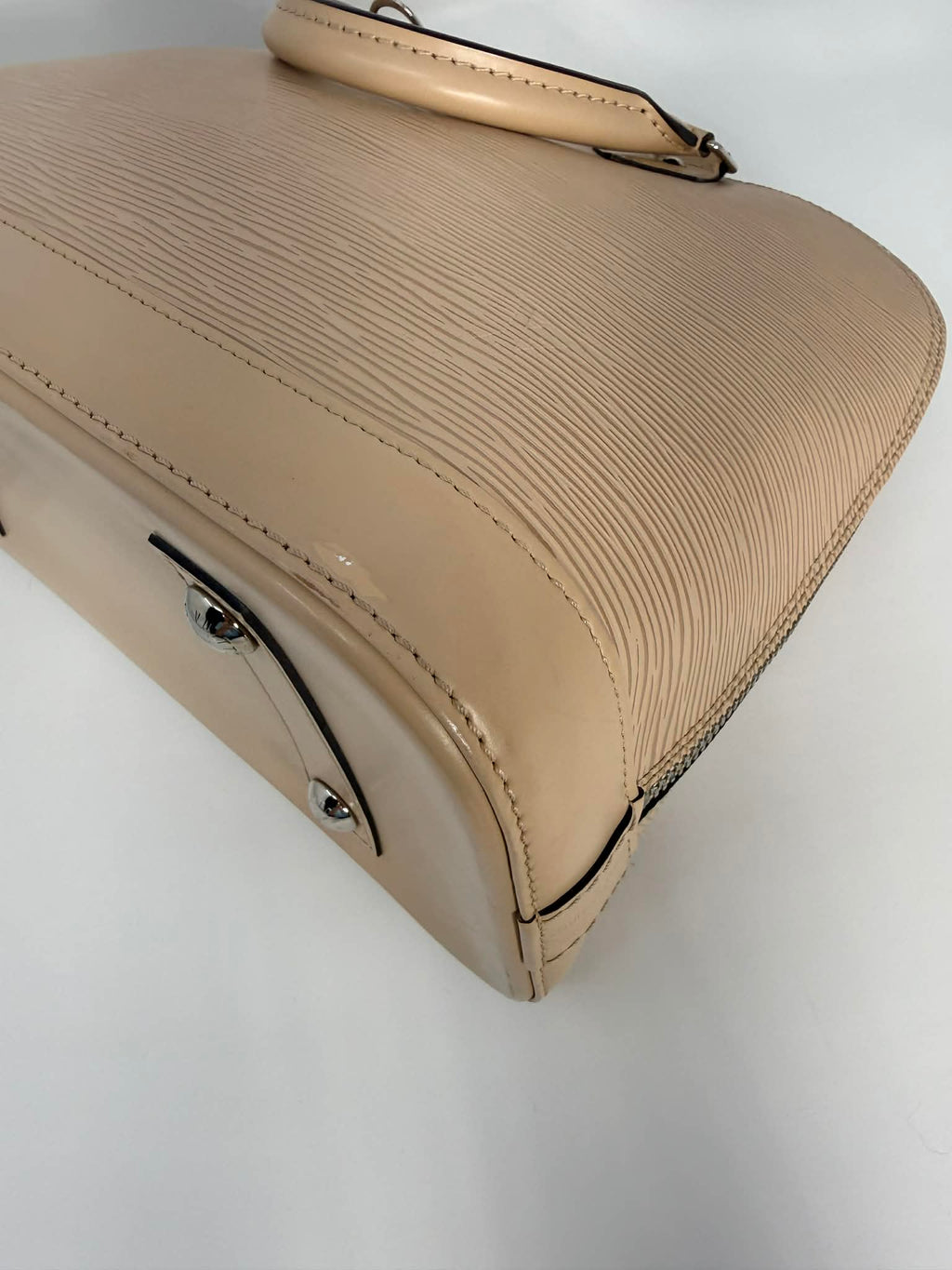 Louis Vuitton Alma MM Epi Tan