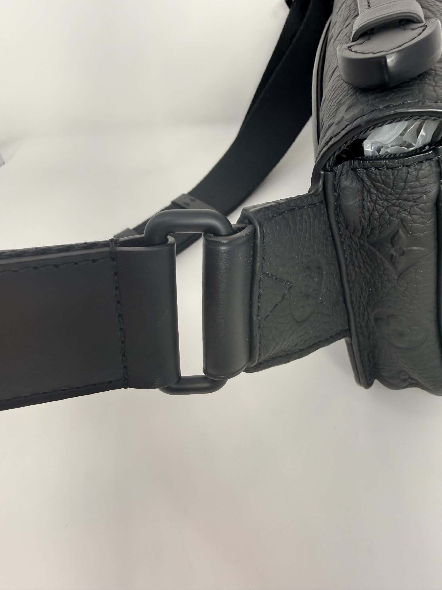 Louis Vuitton S Lock Sling Bag in black Taurillon leather