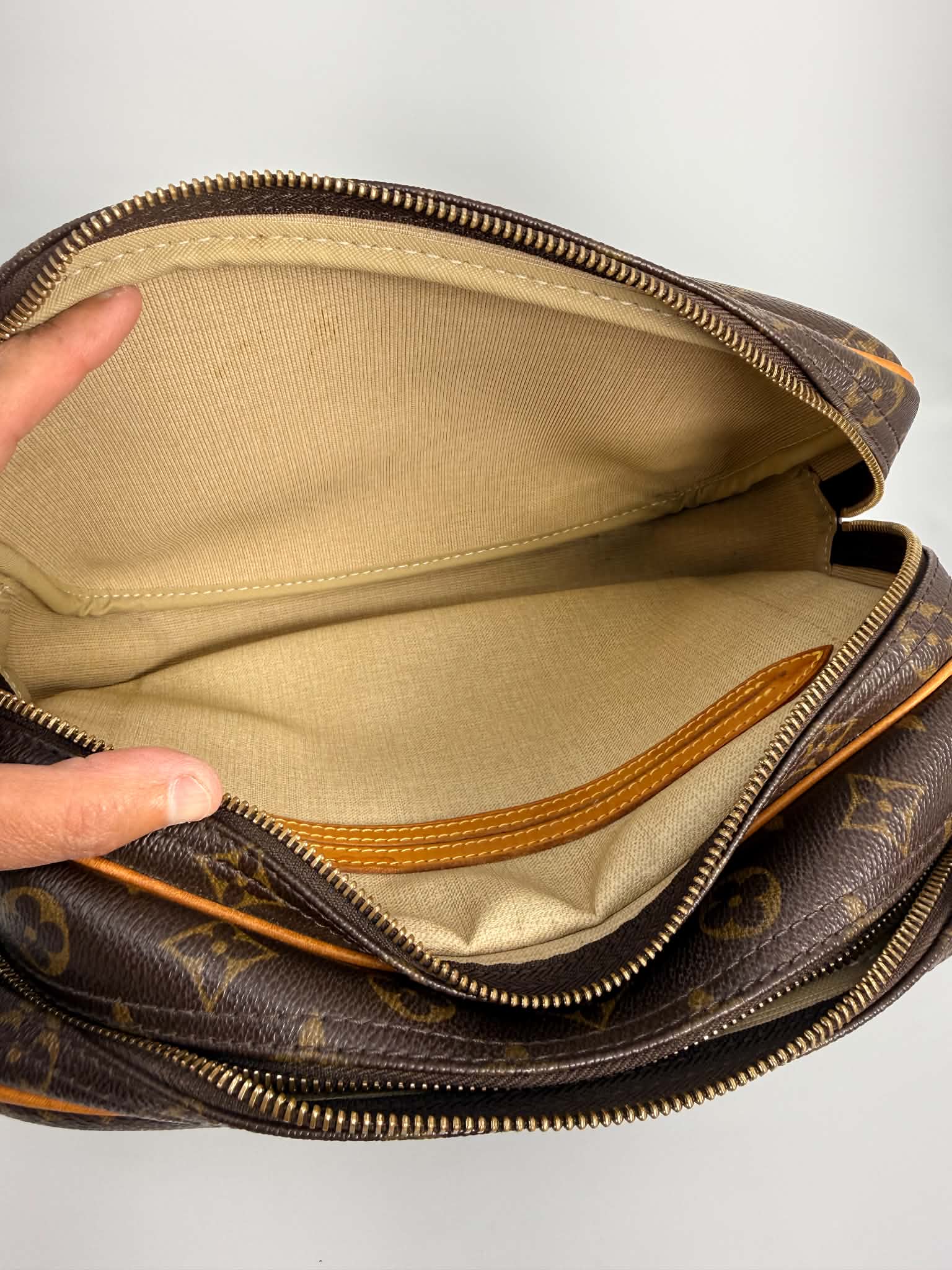 Louis Vuitton Reporter MM in Monogram
