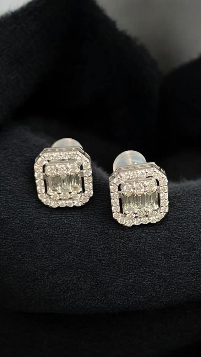 Diamond and Halo in 18K White Gold
