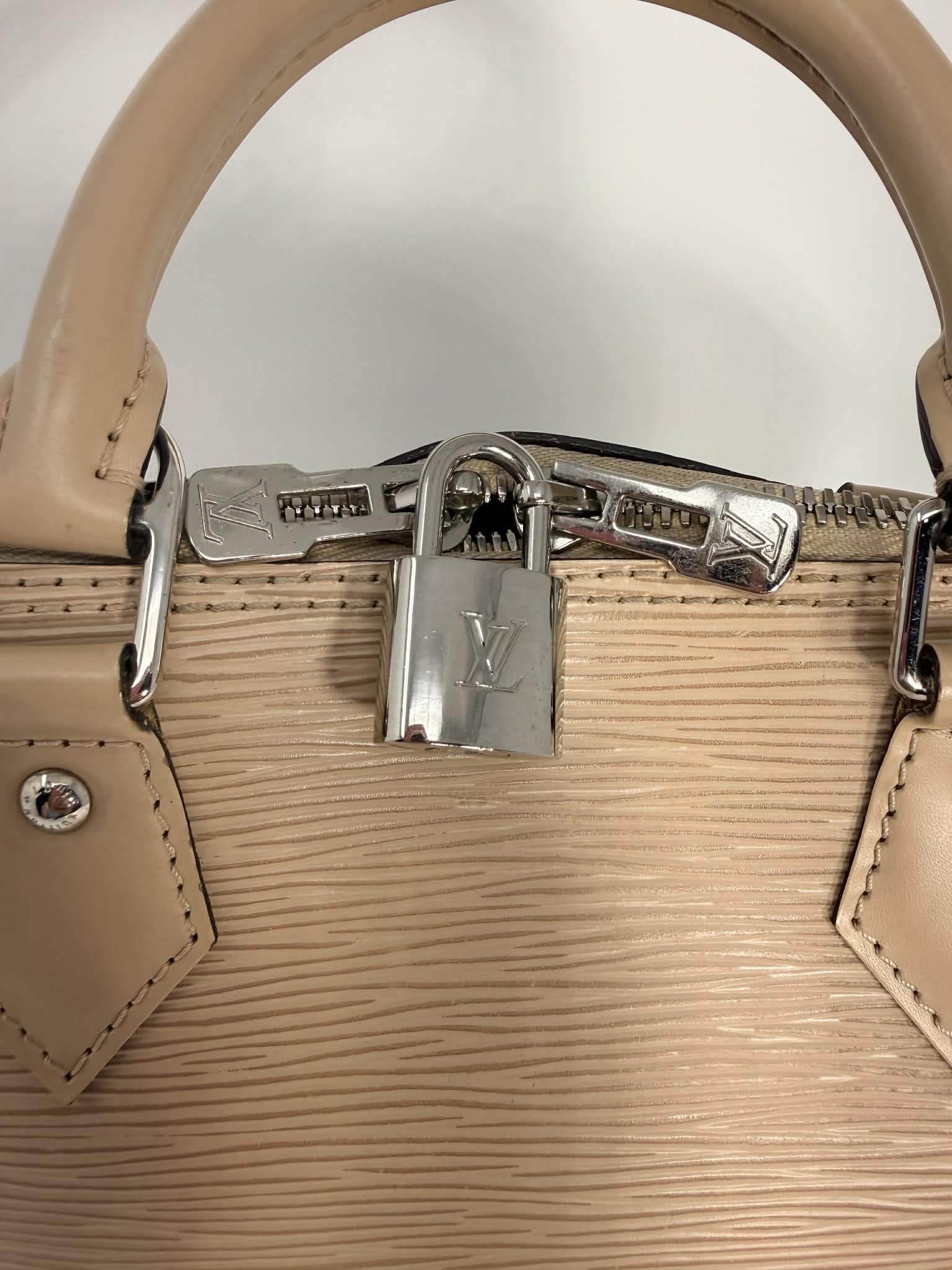 Louis Vuitton Alma MM Epi Tan