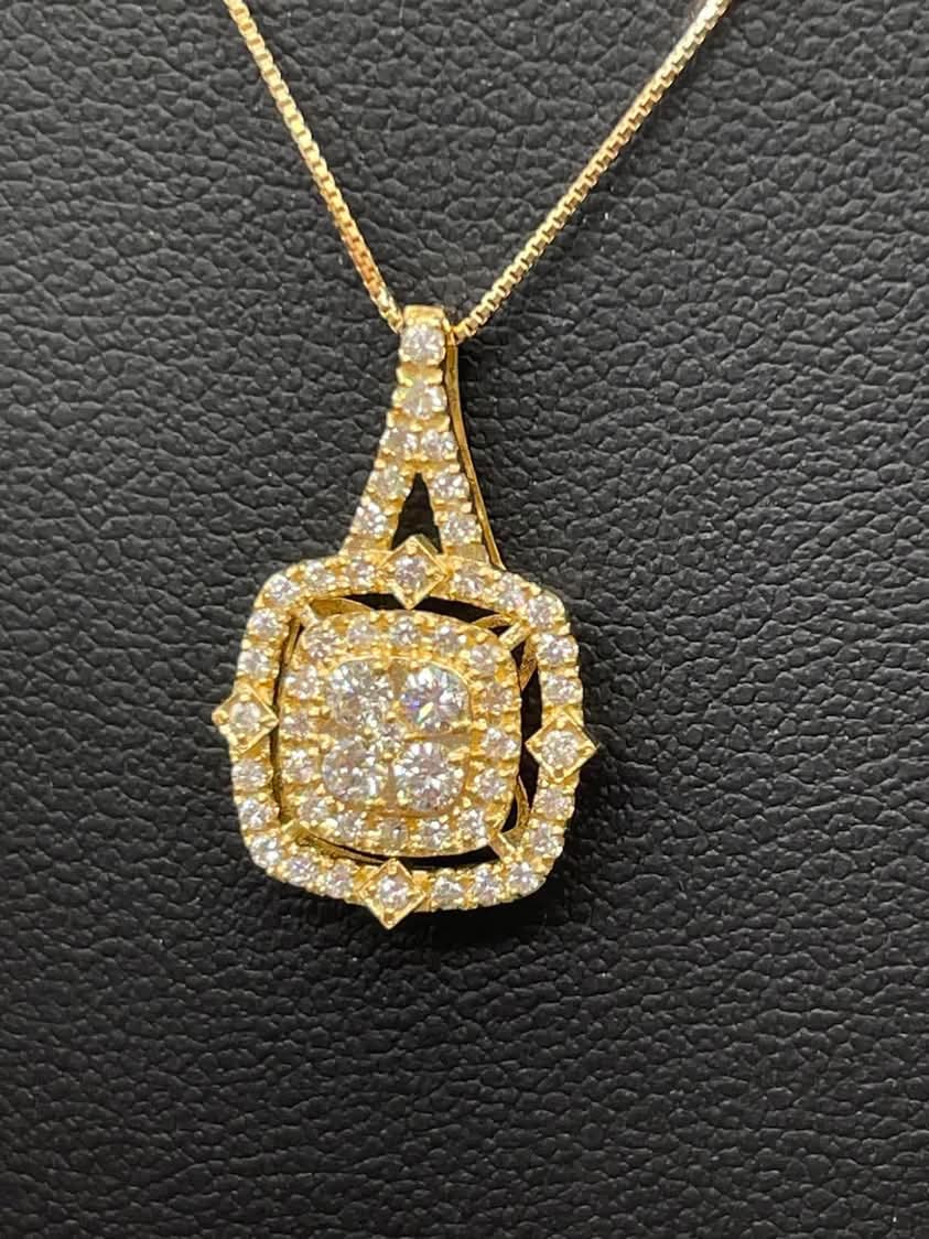 Cluster Diamond and 18K Yellow Gold Necklace