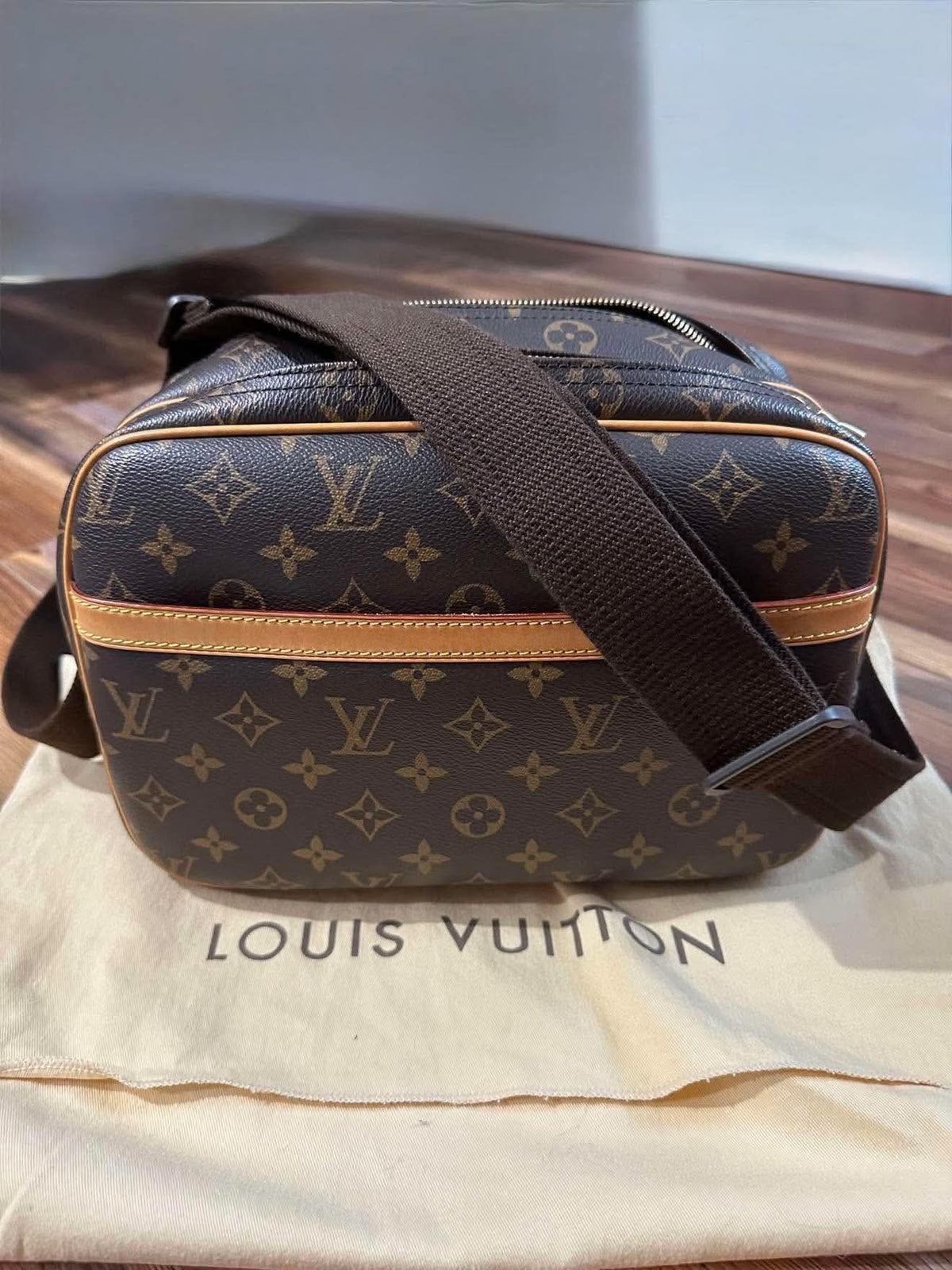 Louis Vuitton Reporter