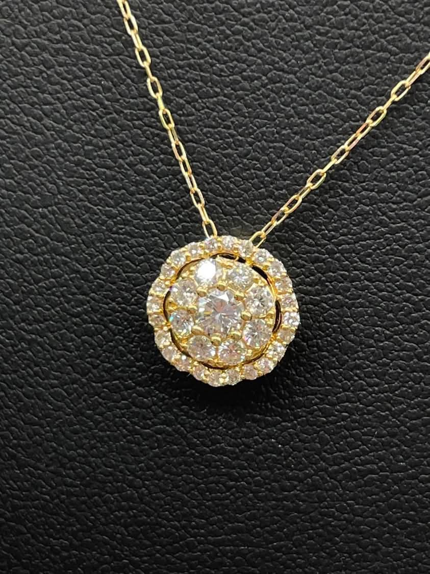 Diamond Pendant in 18K Yellow Gold with Chain