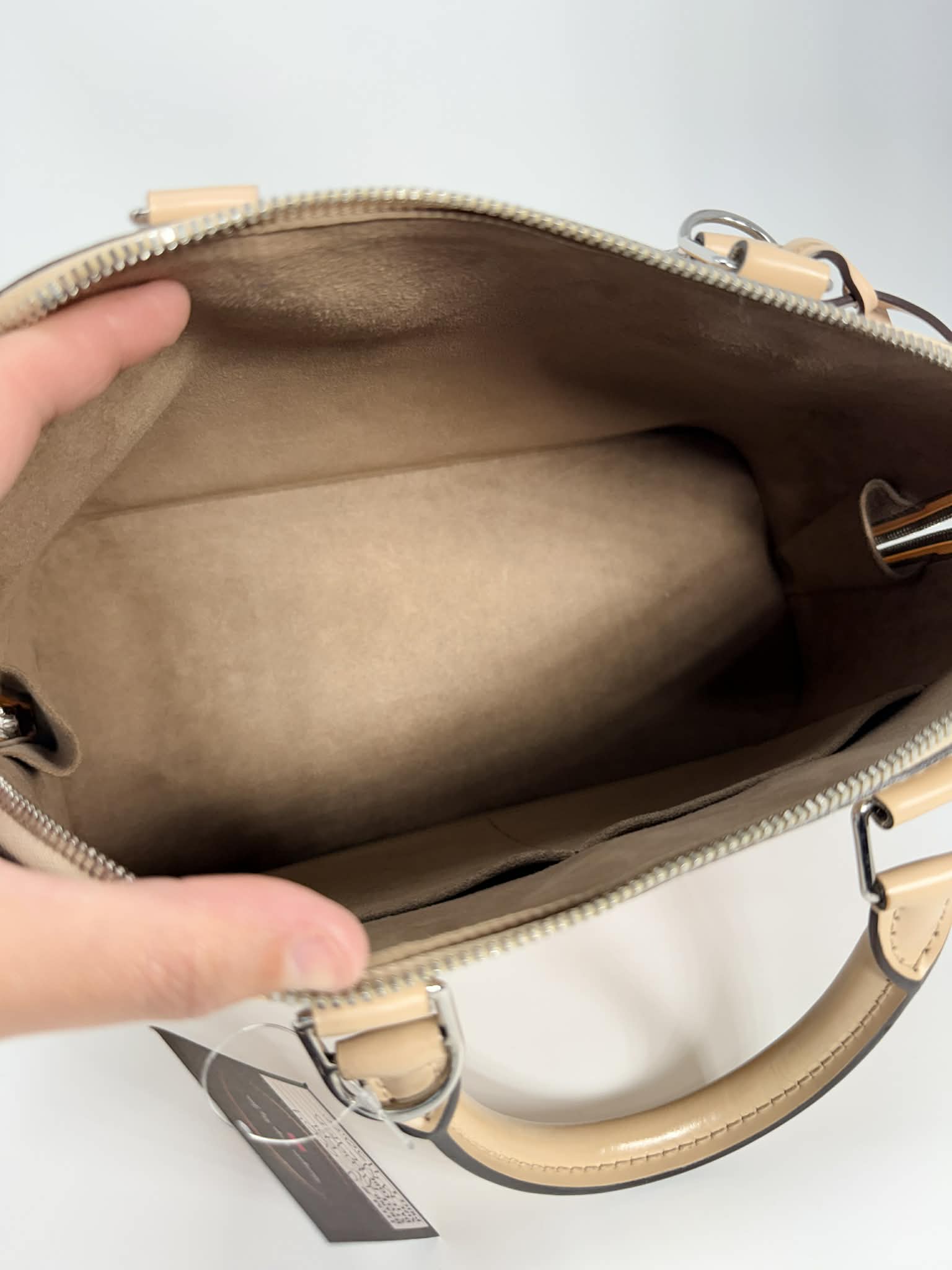 Louis Vuitton Alma MM Epi Tan