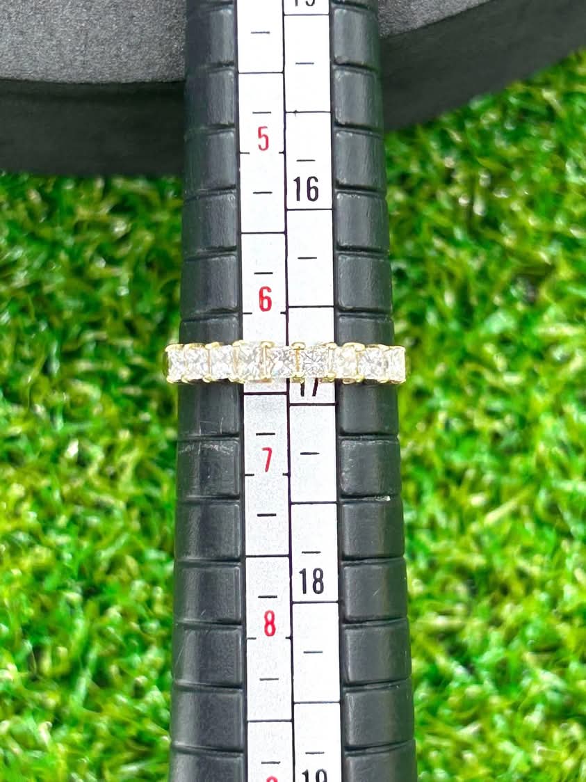 Diamond Ring in 18k Yellow Gold