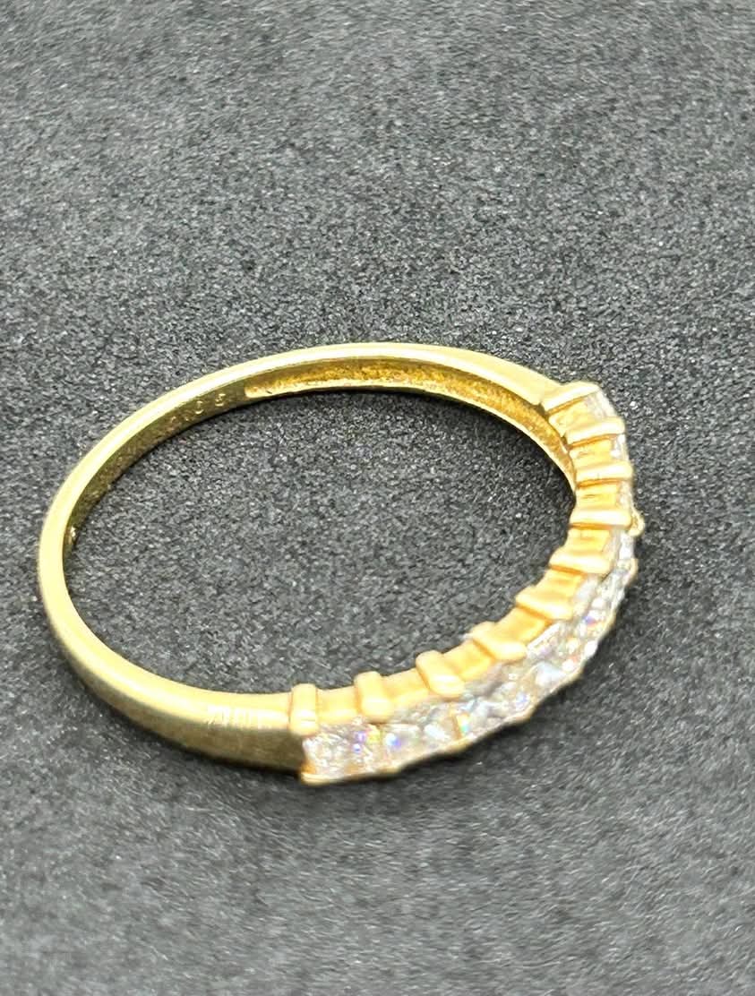 Diamond Ring in 18k Yellow Gold