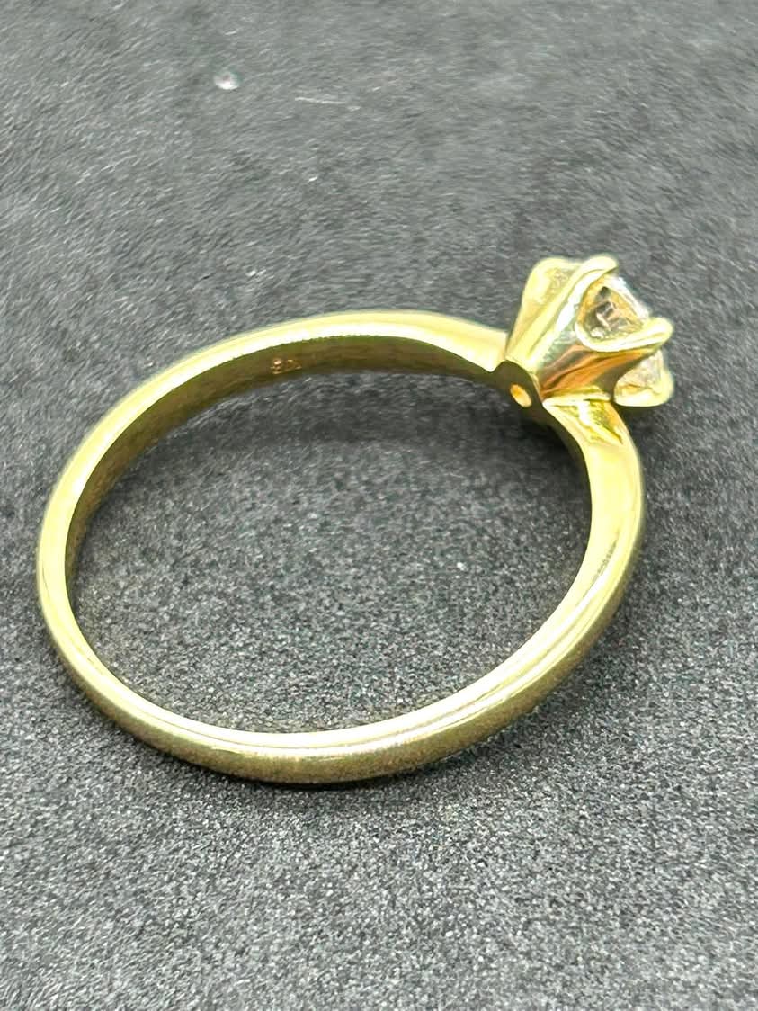 Solitaire Diamond Ring 18k Yellow Gold